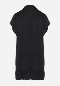 Born2be - Czarna Sukienka Koszulowa z Guzikami i Falbankami Tenalena. Okazja: na co dzień. Typ kołnierza: kołnierz z falbankami. Kolor: czarny. Typ sukienki: koszulowe. Styl: casual, elegancki, sportowy #3