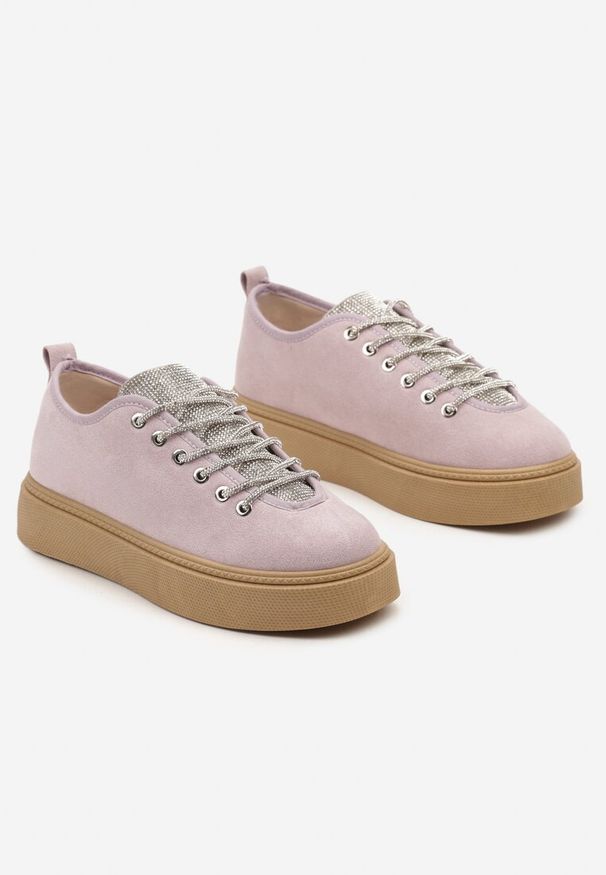 Renee - Jasnofioletowe Sneakersy na Platformie ze Sznurowaniem z Cyrkoniami Oziana. Zapięcie: sznurówki. Kolor: fioletowy. Obcas: na platformie