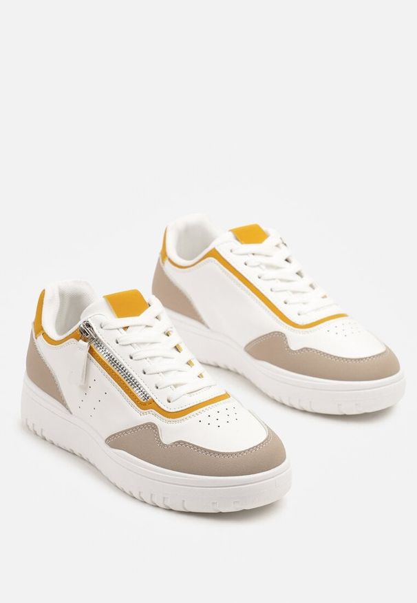 Born2be - Biało-Beżowe Sneakersy na Niskiej Platformie z Ozdobnym Suwakiem i Perforacją Ulivane. Okazja: na co dzień. Kolor: biały. Materiał: jeans. Obcas: na platformie