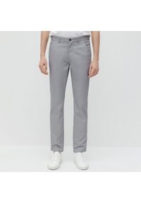 Reserved - Spodnie chino slim fit - Szary. Kolor: szary #1