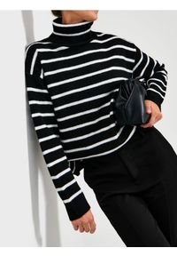 Sinsay - Golf w paski - czarny. Typ kołnierza: golf. Kolor: czarny. Wzór: paski