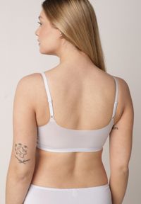 Born2be - Niebieski Bezszwowy Biustonosz Bez Fiszbin z Usztywnianymi Miseczkami Leavessa. Kolor: niebieski. Materiał: tkanina #4