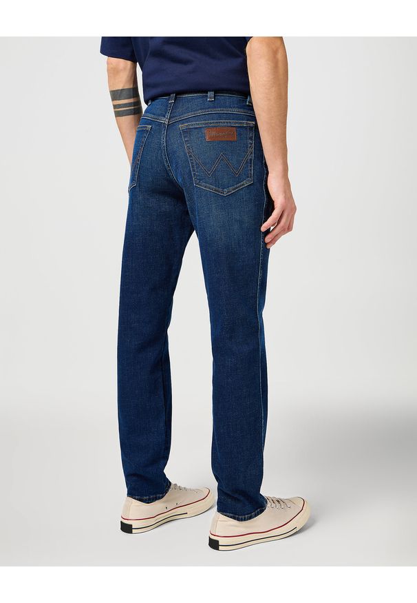 Wrangler - MESKIE SPODNIE WRANGLER TEXAS SLIM VINTAGE STORM 112362312. Styl: vintage
