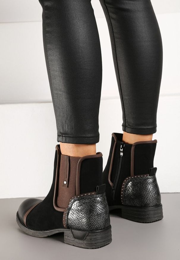 Renee - Czarne Botki Typu Sztyblety z Ozdobną Wężową Wstawką Colamia. Okazja: na co dzień. Kolor: czarny. Materiał: jeans, bawełna. Wzór: aplikacja. Sezon: jesień, wiosna. Styl: casual, klasyczny