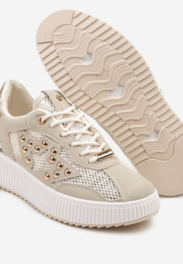 Born2be - Beżowe Sneakersy z Nitami i Gwiazdą Viroti. Okazja: na co dzień. Kolor: beżowy. Materiał: jeans. Wzór: aplikacja