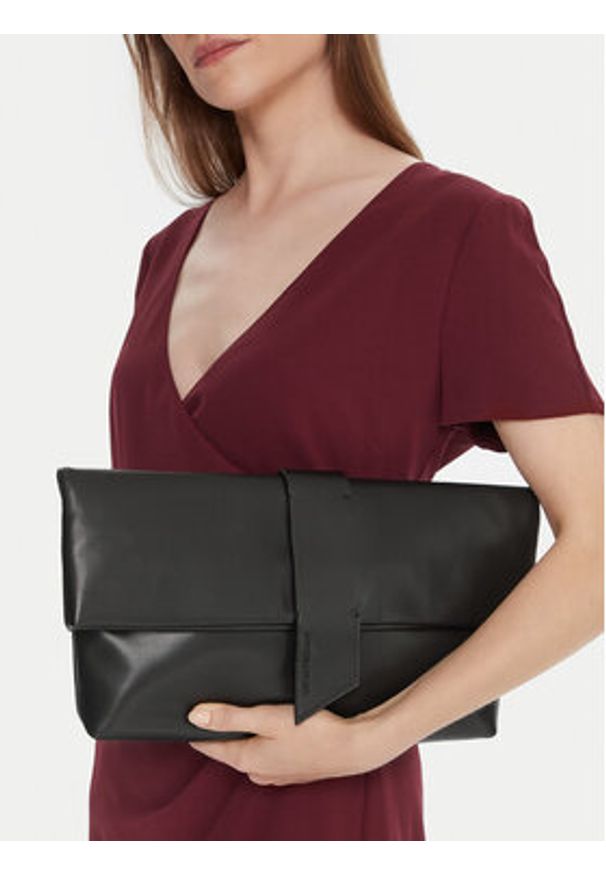 Emporio Armani Torebka EW002957 AF19663 UC001 Czarny. Kolor: czarny. Materiał: skórzane