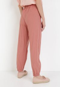 Born2be - Ciemnoróżowe Spodnie Lithophi. Kolor: różowy. Materiał: bawełna. Długość: długie. Wzór: aplikacja, paski #6