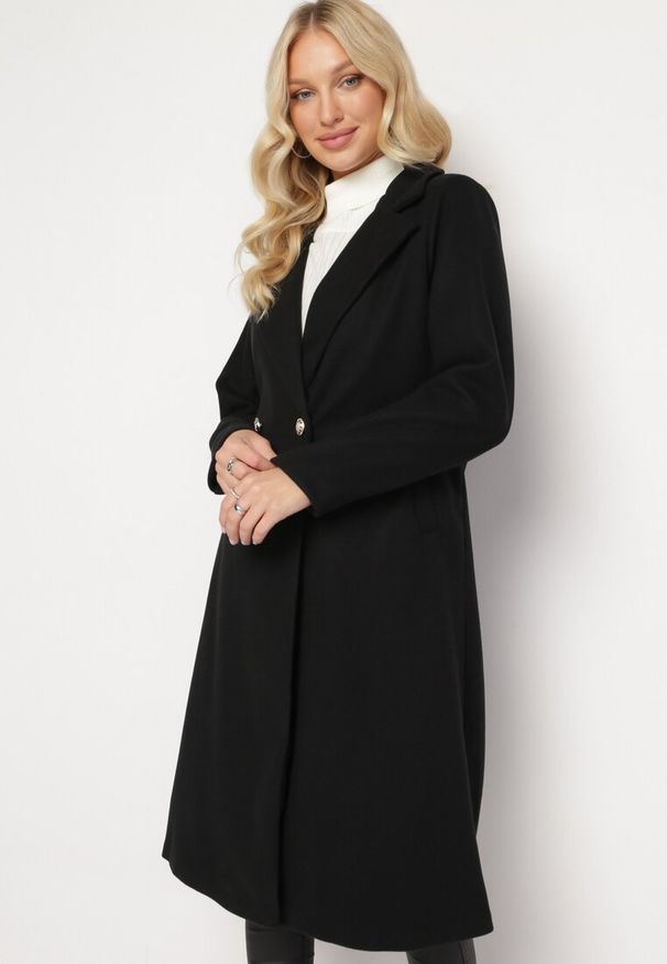 Born2be - Czarny Luźny Płaszcz na Biżuteryjny Guzik Zanhuesa. Kolor: czarny. Styl: elegancki