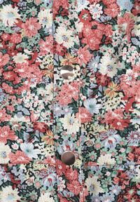 Born2be - Czerwono-Zielona Koszulowa Sukienka z Krótkim Rękawem i Wiskozą na Guziki z Materiałowym Paskiem Dimiata. Typ kołnierza: kołnierzyk klasyczny. Kolor: czerwony. Materiał: wiskoza, materiał. Długość rękawa: krótki rękaw. Wzór: kwiaty. Typ sukienki: koszulowe. Styl: klasyczny #7