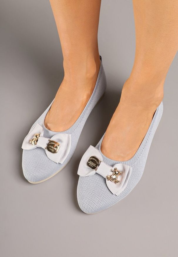 Born2be - Szare Balerinki z Kokardą i Metalicznymi Ozdobami Litelline. Okazja: na co dzień. Kolor: szary. Wzór: aplikacja. Styl: glamour, elegancki, klasyczny, casual