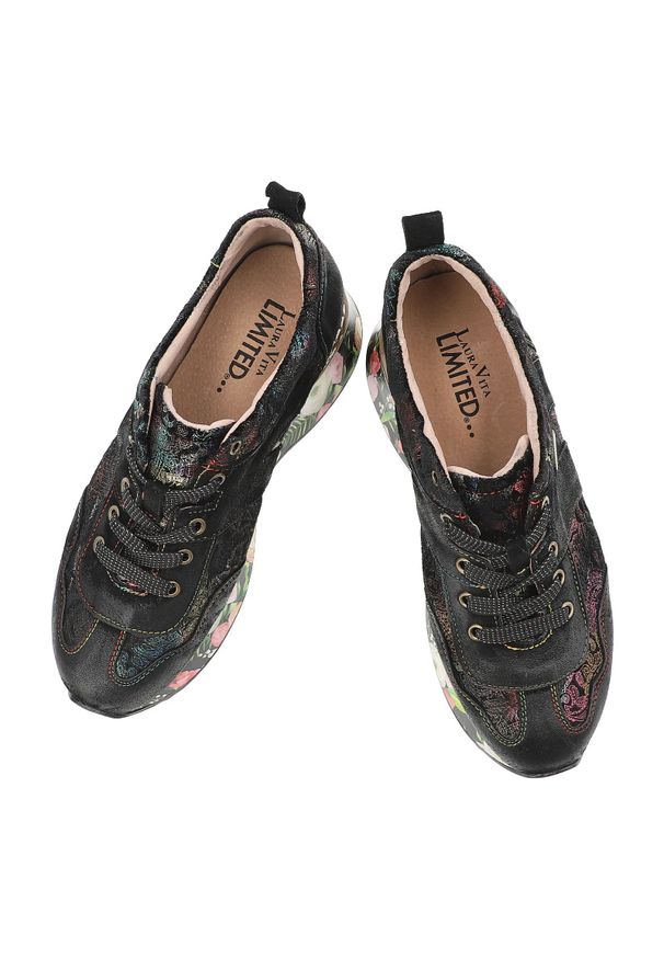 Sneakersy damskie Laura Vita, półbuty na grubej platformie skórzane z ozdobami i sznurowane, czarne, Delphine-16-SL6006-16. Zapięcie: sznurówki. Kolor: czarny. Materiał: skóra. Szerokość cholewki: normalna. Wzór: aplikacja, haft, kwiaty. Obcas: na platformie
