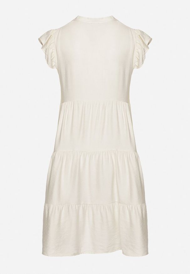 Born2be - Jasnobeżowa Sukienka o Rozkloszowanym Kroju z Dekoltem w Serek Meverina. Okazja: na co dzień. Typ kołnierza: dekolt w serek. Kolor: beżowy. Długość rękawa: krótki rękaw. Wzór: aplikacja. Typ sukienki: rozkloszowane, proste. Styl: casual, elegancki