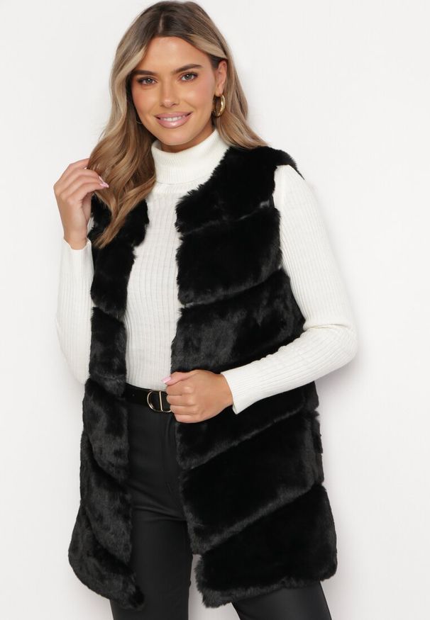 Born2be - Czarna Kamizelka Lillyhop. Kolor: czarny. Materiał: dzianina, futro, materiał. Długość rękawa: bez rękawów. Długość: do kolan. Sezon: zima, jesień