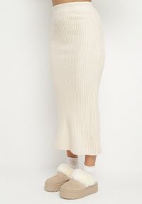 Born2be - Jasnobeżowy Komplet Dzianinowy z Wełną Sweter z Golfem i Ołówkowa Spódnica Falovira. Kolor: beżowy. Materiał: dzianina, wełna. Sport: golf #7