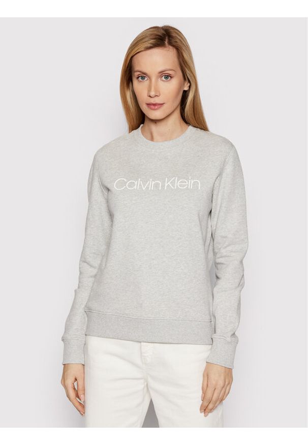Calvin Klein Bluza Ls Core Logo K20K202157 Szary Regular Fit. Kolor: szary. Materiał: bawełna