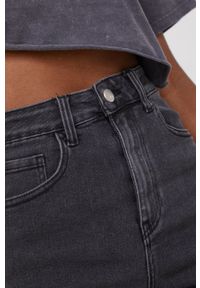 Answear Lab szorty jeansowe damskie kolor czarny gładkie high waist. Stan: podwyższony. Kolor: czarny. Materiał: jeans. Wzór: gładki. Styl: wakacyjny