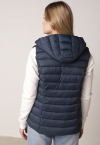 Born2be - Granatowa Pikowana Kamizelka Przejściowa z Kapturem Neanissa. Okazja: na co dzień. Typ kołnierza: kaptur. Kolor: niebieski. Materiał: jeans. Styl: casual #5