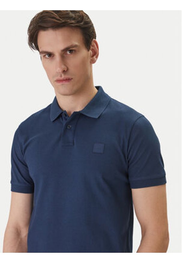 BOSS Polo Passenger 50507803 Granatowy Slim Fit. Typ kołnierza: polo. Kolor: niebieski. Materiał: bawełna