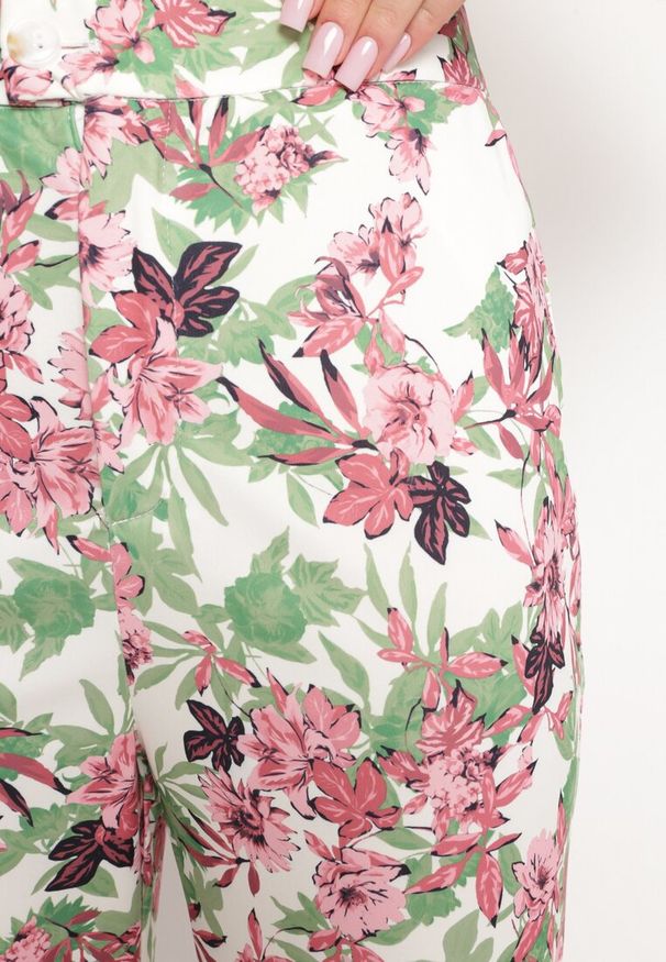 Born2be - Różowo-Białe Spodnie z Szerokimi Nogawkami z Wysokim Stanem w Kwiecisty Wzór Kastaria. Stan: podwyższony. Kolor: różowy. Materiał: tkanina. Styl: elegancki, klasyczny