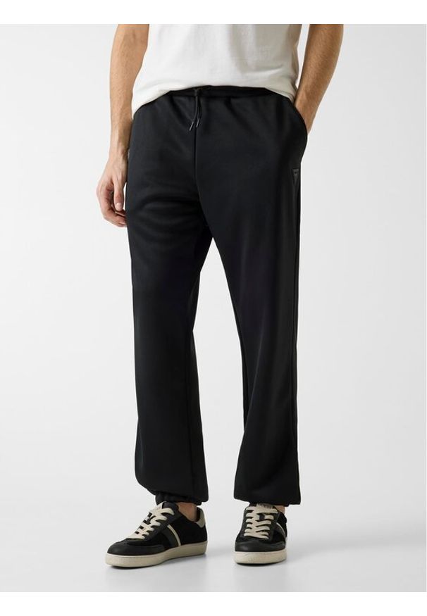 Guess Spodnie materiałowe 180799 Czarny Regular Fit. Kolor: czarny. Materiał: materiał