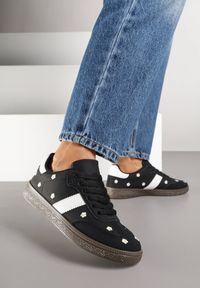 Born2be - Czarne Sneakersy Typu Tenisówki z Kwiatkami Reisare. Okazja: na co dzień. Kolor: czarny. Materiał: jeans. Wzór: kwiaty