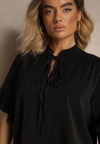 Renee - Czarna Bluzka z Falbanami i Wiązaniem Fadeassa. Okazja: na co dzień. Kolor: czarny. Sezon: lato, wiosna. Styl: casual #3