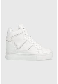 Guess sneakersy Giala kolor biały. Kolor: biały. Materiał: guma. Obcas: na koturnie #1