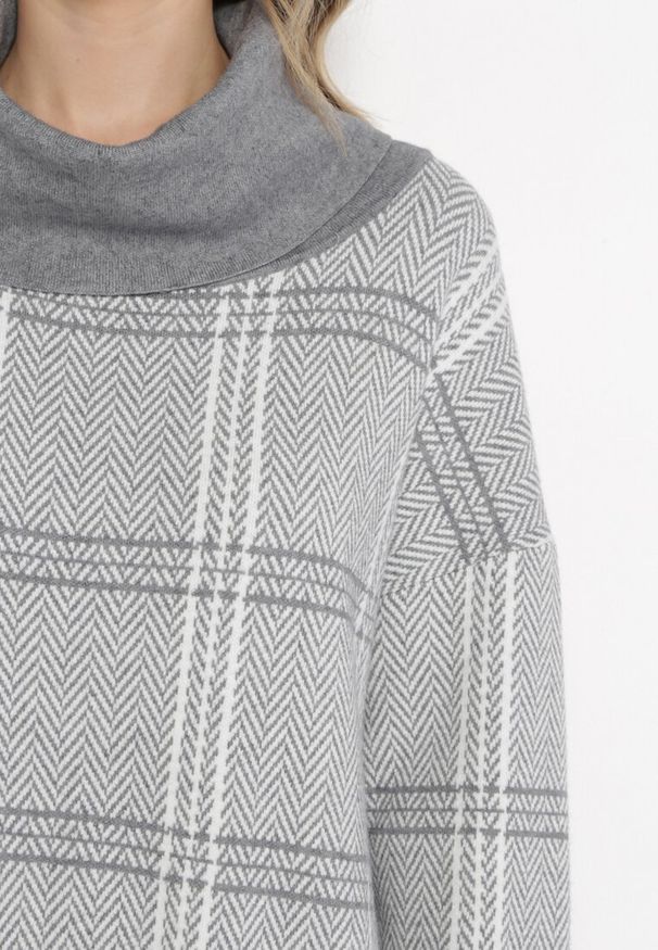 Born2be - Szara Sukienka Dzianinowa z Szerokim Golfem Racba. Okazja: na co dzień. Typ kołnierza: golf. Kolekcja: plus size. Kolor: szary. Materiał: dzianina. Typ sukienki: dla puszystych. Styl: casual, elegancki