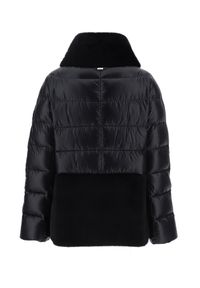 HERNO - Czarna pikowana kurtka z wysokim kołnierzem. Kolor: czarny. Materiał: futro #5