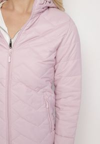 Born2be - Jasnoróżowa Kurtka z Odpinanym Kapturem Pikowana Ariobia. Kolor: różowy #4