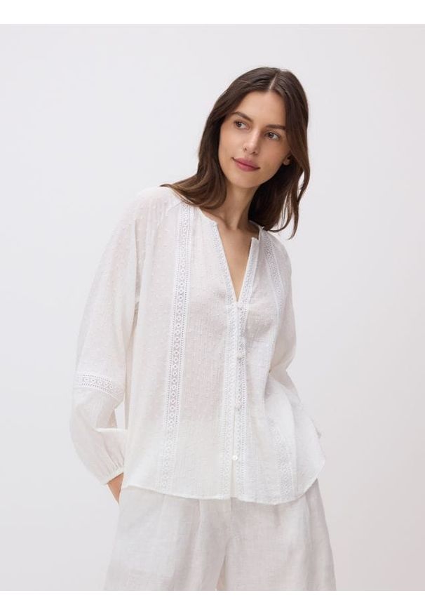 Reserved - Bawełniana koszula z haftowaniem - biały. Kolor: biały. Materiał: bawełna. Wzór: haft
