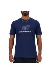 Koszulka New Balance MT41906NNY - granatowa. Kolor: niebieski. Materiał: dresówka, bawełna. Długość rękawa: krótki rękaw. Długość: krótkie. Wzór: napisy
