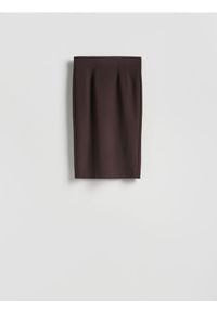 Reserved - Spódnica midi z przeszyciem - ciemnobrązowy. Kolor: brązowy. Materiał: dzianina