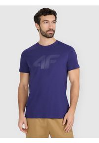 4f - 4F T-shirt regular z nadrukiem męski - granatowy L. Okazja: na co dzień. Kolor: niebieski. Materiał: bawełna, dzianina, jersey. Długość rękawa: krótki rękaw. Długość: krótkie. Wzór: nadruk. Styl: klasyczny, casual, sportowy #1