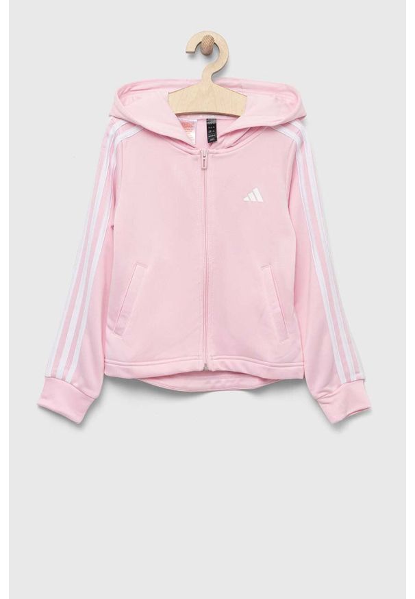 Adidas - adidas bluza dziecięca kolor różowy z kapturem z aplikacją. Typ kołnierza: kaptur. Kolor: różowy. Materiał: włókno, materiał. Długość: długie. Wzór: aplikacja