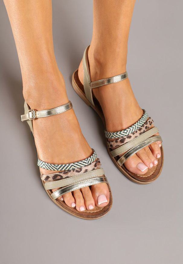 Renee - Zielono-Beżowe Sandały Ozdobione Motywem Panterki Frolvania. Okazja: na imprezę, na co dzień, na spacer. Zapięcie: sprzączka. Kolor: zielony. Wzór: motyw zwierzęcy, aplikacja. Sezon: lato. Styl: casual, elegancki
