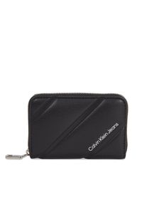 Calvin Klein Jeans Mały Portfel Damski Quilted Med Zip Around K60K611972 Czarny. Kolor: czarny. Materiał: skóra