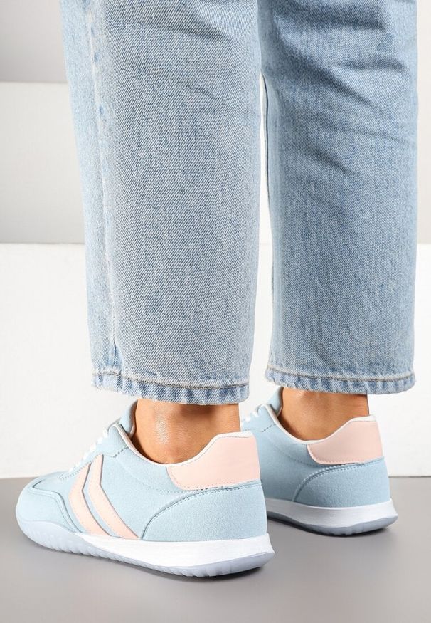 Renee - Niebieskie Sneakersy w Stylu Tenisówek z Paskami na Boku Cholewki Aitoria. Okazja: na co dzień. Zapięcie: pasek. Kolor: niebieski. Szerokość cholewki: normalna