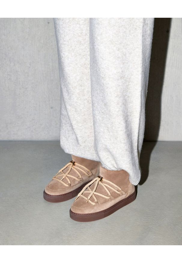 Inuikii - Śniegowce damskie INUIKII CLASSIC LOW. Okazja: do pracy, na co dzień, na spacer. Kolor: beżowy. Styl: casual