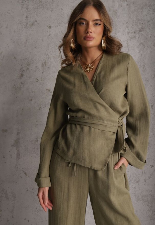 Renee - Zielona Wiskozowa Bluzka z Kopertowym Dekoltem i Wiązaniem z Boku Velarila. Typ kołnierza: dekolt kopertowy. Kolor: zielony. Materiał: wiskoza