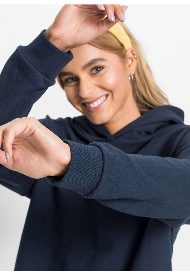 bonprix - Sukienka dresowa w optyce 2 w 1. Kolor: niebieski. Materiał: dresówka. Długość rękawa: długi rękaw