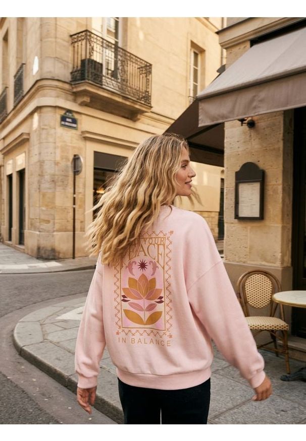 Sinsay - Bluza crewneck z nadrukiem - różowy. Kolor: różowy. Wzór: nadruk