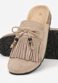 Born2be - Ciemnobeżowe Klapki Mule z Imitacji Zamszu Zdobione Koralikami i Frędzlami Elwedena. Kolor: beżowy. Materiał: zamsz. Wzór: aplikacja. Styl: klasyczny, elegancki, boho #6