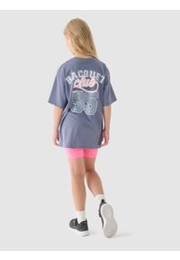 4f - 4F T-shirt z nadrukiem dziewczęcy - granatowy 158 (12-13 lat). Okazja: na co dzień. Kolor: niebieski. Materiał: bawełna, jersey, dzianina. Długość rękawa: krótki rękaw. Długość: krótkie. Wzór: nadruk. Sezon: lato. Styl: sportowy, klasyczny, casual