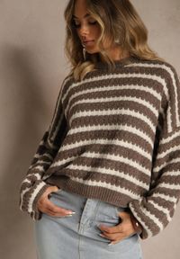 Renee - Brązowy Oversizowy Sweter w Paski z Dzianiny z Wełną i Wiskozą Aventole. Okazja: na co dzień. Kolor: brązowy. Materiał: wełna, wiskoza, dzianina. Wzór: paski. Styl: klasyczny, casual, elegancki #3