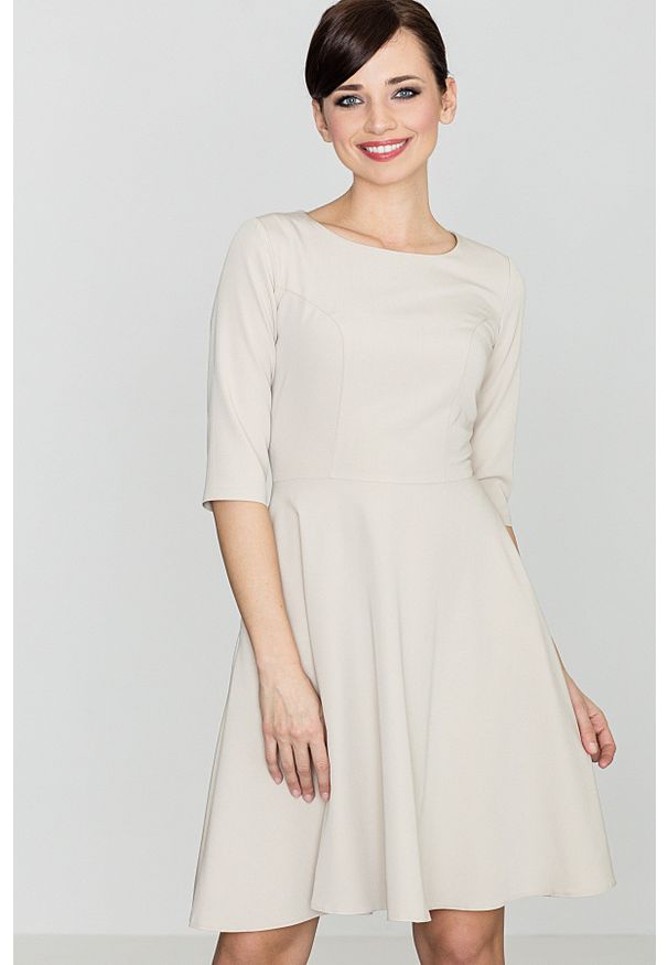 e-margeritka - Klasyczna sukienka przed kolano beżowa - m. Kolor: beżowy. Materiał: poliester, materiał, wiskoza. Typ sukienki: rozkloszowane. Styl: klasyczny