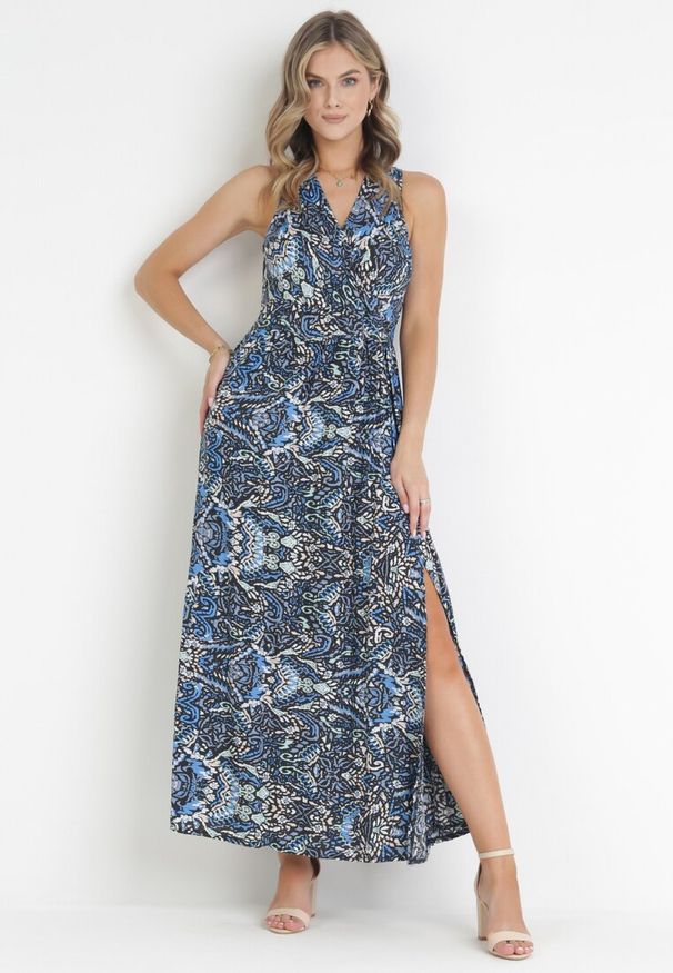 Born2be - Granatowo-Czarna Sukienka Maxi o Kopertowym Kroju z Wiązaniem z Wiskozy Wilna. Kolor: niebieski. Materiał: wiskoza. Typ sukienki: kopertowe. Długość: maxi