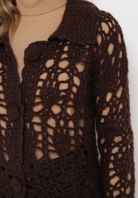 Born2be - Ciemnobrązowy Długi Kardigan Ażurowy Lontoria. Kolor: brązowy. Długość: długie. Wzór: ażurowy. Sezon: jesień, zima #3