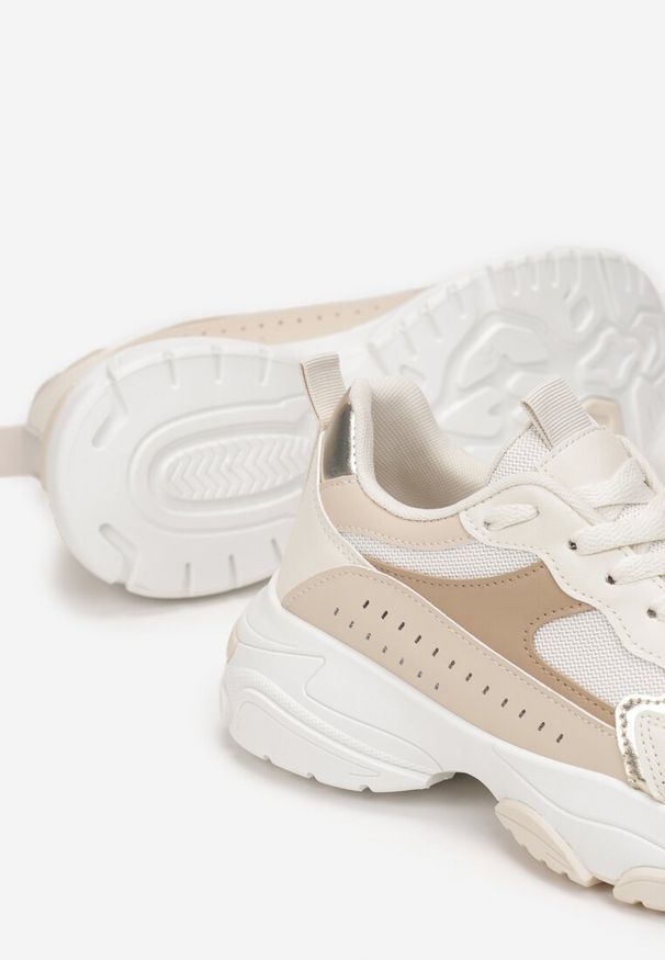 Born2be - Beżowe Sneakersy na Grubej Podeszwie z Ozdobną Perforacją Colia. Kolor: beżowy