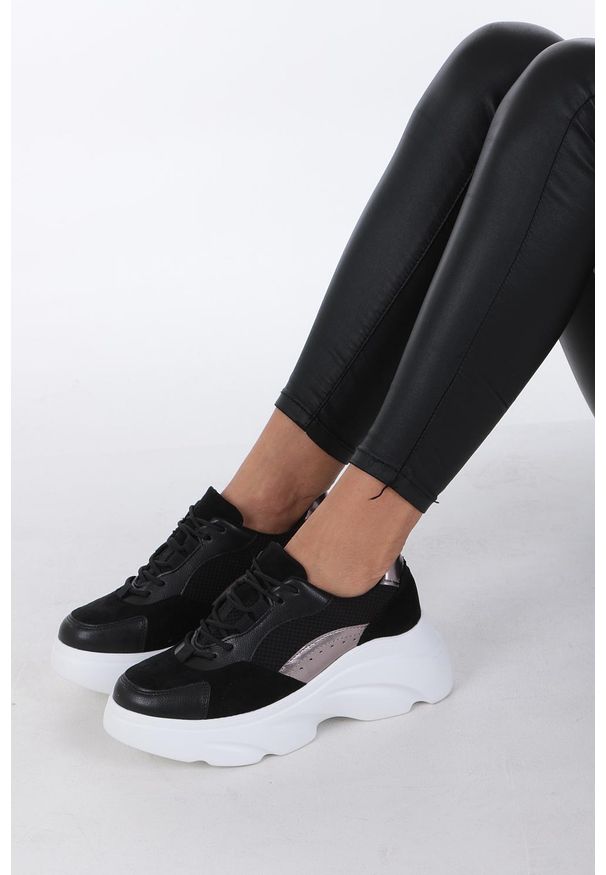 Casu - czarne buty sportowe sneakersy sznurowane casu. Kolor: czarny. Materiał: materiał, skóra ekologiczna. Szerokość cholewki: normalna
